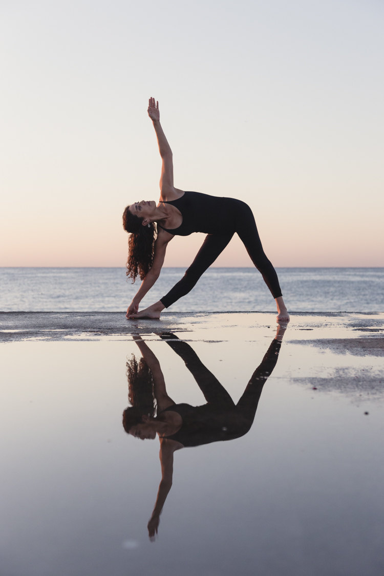trikonasana.playa .issa